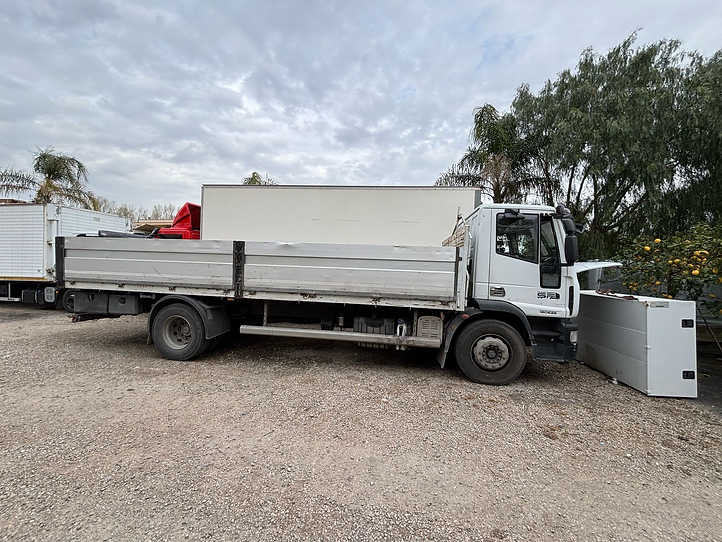 Iveco EUROCARGO 180E25 CASSONE FISSO - Camion plateau: photos 2 Iveco EUROCARGO 180E25 CASSONE FISSO - Camion plateau: photos 2