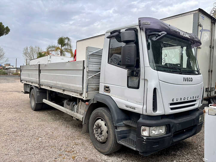 Iveco EUROCARGO 180E25 CASSONE FISSO - Camion plateau: photos 1 Iveco EUROCARGO 180E25 CASSONE FISSO - Camion plateau: photos 1