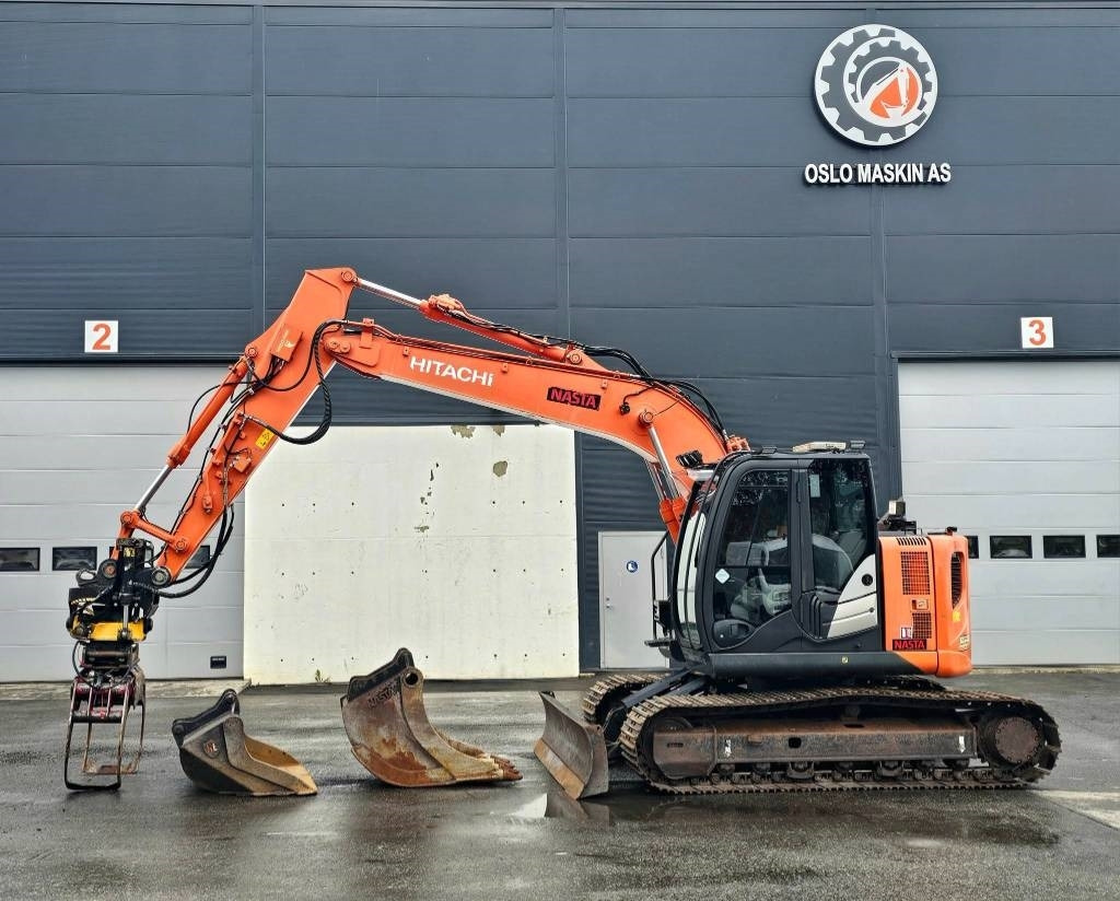 Hitachi ZX 135 US-5 - Pelle sur chenille: photos 2 Hitachi ZX 135 US-5 - Pelle sur chenille: photos 2
