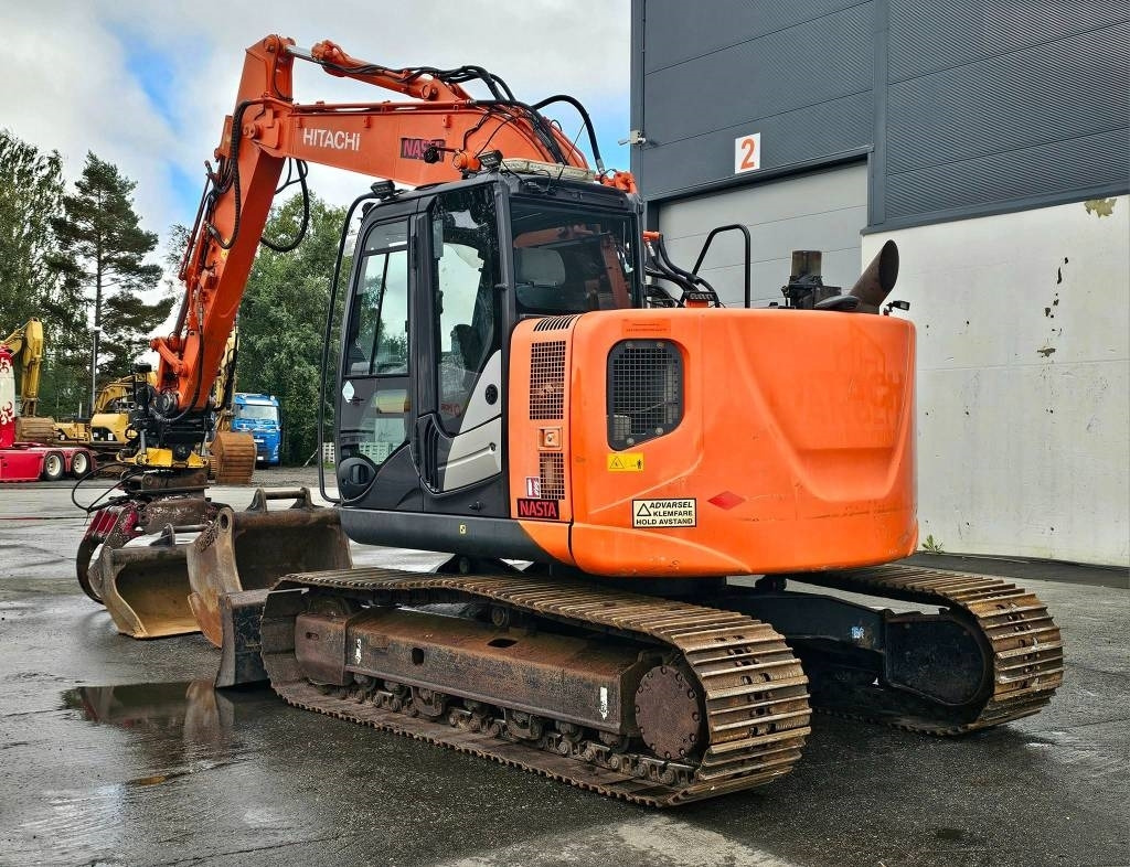 Hitachi ZX 135 US-5 - Pelle sur chenille: photos 3 Hitachi ZX 135 US-5 - Pelle sur chenille: photos 3
