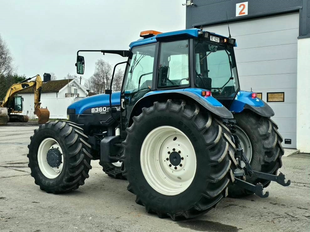 New Holland 8360 DT - Tracteur agricole: photos 4 New Holland 8360 DT - Tracteur agricole: photos 4