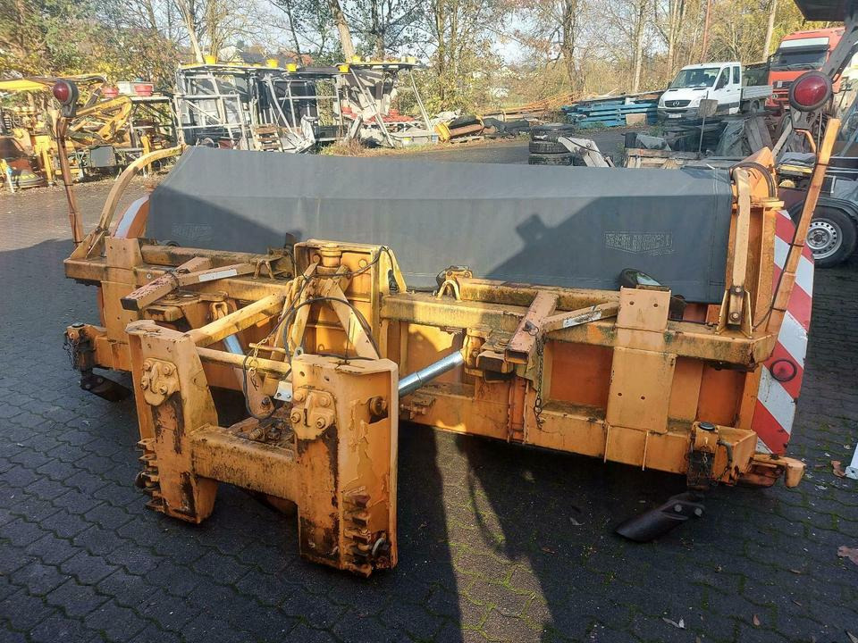 Beilhack Schneepflug Winterdienst Schmidt Schneeschild unimog - Lame à neige: photos 1 Beilhack Schneepflug Winterdienst Schmidt Schneeschild unimog - Lame à neige: photos 1