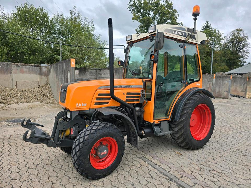Fendt 206V Schmalspurtraktor Traktor Schlepper Weinbergtraktor 206 208 210 Farmer Favorit Obstbau Weinbau - Tracteur agricole: photos 1 Fendt 206V Schmalspurtraktor Traktor Schlepper Weinbergtraktor 206 208 210 Farmer Favorit Obstbau Weinbau - Tracteur agricole: photos 1