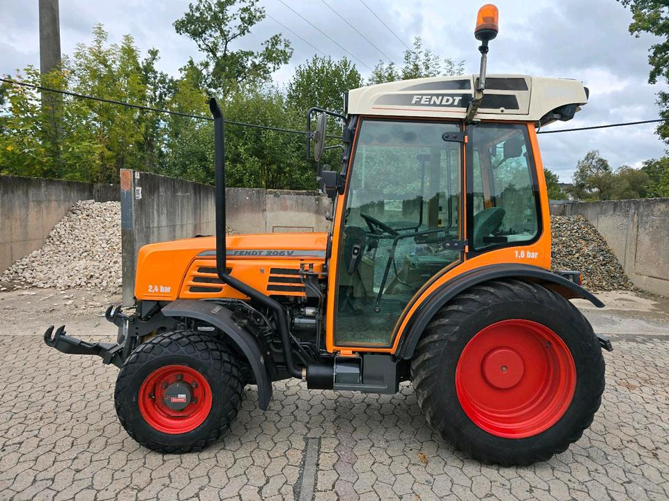 Fendt 206V Schmalspurtraktor Traktor Schlepper Weinbergtraktor 206 208 210 Farmer Favorit Obstbau Weinbau - Tracteur agricole: photos 2 Fendt 206V Schmalspurtraktor Traktor Schlepper Weinbergtraktor 206 208 210 Farmer Favorit Obstbau Weinbau - Tracteur agricole: photos 2