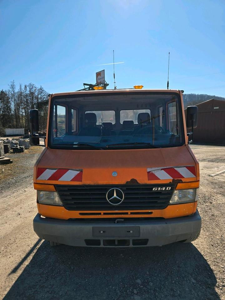 Mercedes-Benz Vario 614D Pritsche Doka 2002 Nissen VLT Verkehrsleittafel Absperrtafel LKW Vorwarntafel - Fourgon plateau, Utilitaire double cabine: photos 5 Mercedes-Benz Vario 614D Pritsche Doka 2002 Nissen VLT Verkehrsleittafel Absperrtafel LKW Vorwarntafel - Fourgon plateau, Utilitaire double cabine: photos 5