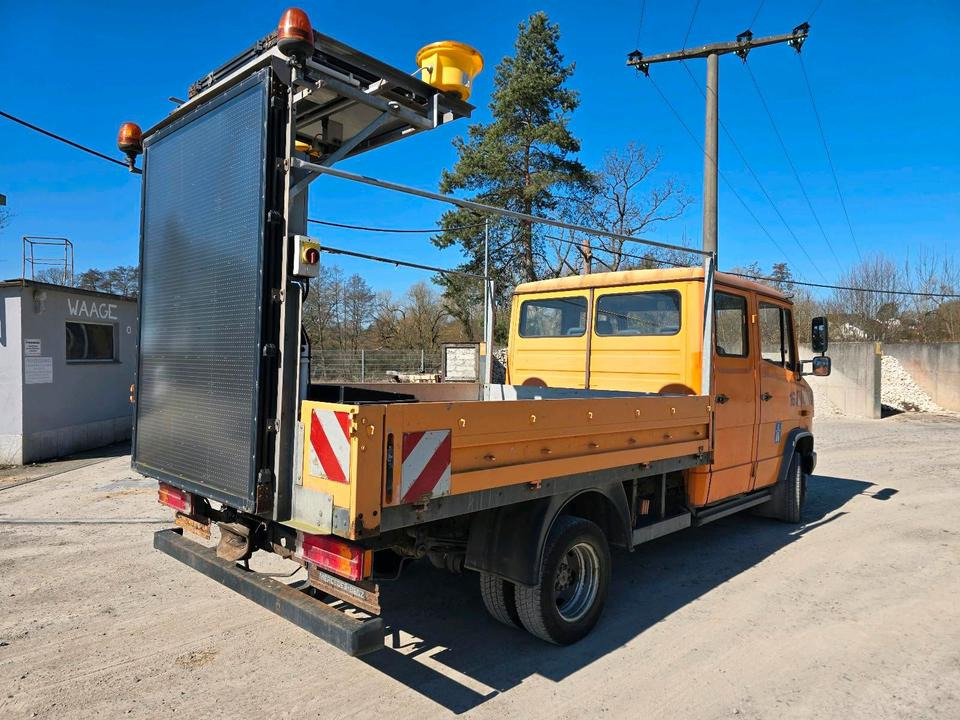 Mercedes-Benz Vario 614D Pritsche Doka 2002 Nissen VLT Verkehrsleittafel Absperrtafel LKW Vorwarntafel - Fourgon plateau, Utilitaire double cabine: photos 3 Mercedes-Benz Vario 614D Pritsche Doka 2002 Nissen VLT Verkehrsleittafel Absperrtafel LKW Vorwarntafel - Fourgon plateau, Utilitaire double cabine: photos 3