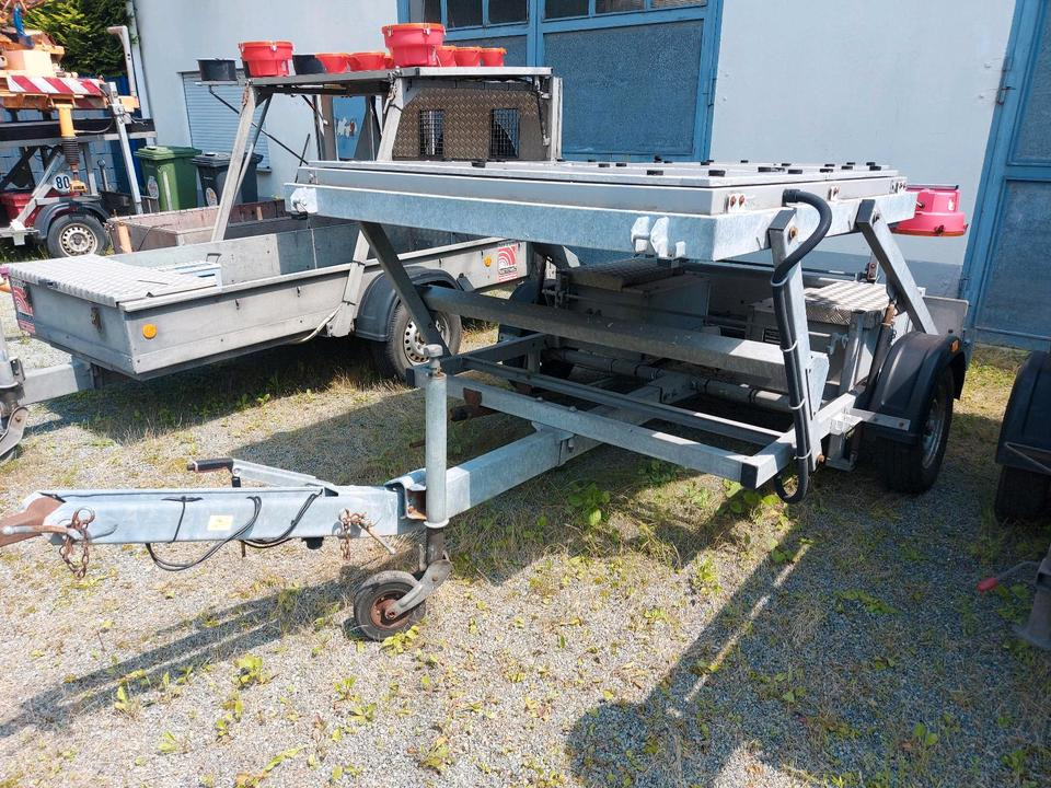 Trebbiner Horizont VWT E VLT Verkehrsleittafel Leittafel Sicherungsanhänger Verkehrsleitanhänger Verkehrssicherungsanhänger Absperrtafel Sperrwand Nissen Verkehrssicherung Vorwarner Vorwarntafel - Remorque: photos 1 Trebbiner Horizont VWT E VLT Verkehrsleittafel Leittafel Sicherungsanhänger Verkehrsleitanhänger Verkehrssicherungsanhänger Absperrtafel Sperrwand Nissen Verkehrssicherung Vorwarner Vorwarntafel - Remorque: photos 1