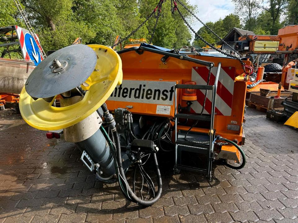 Salzstreuer Küpper-Weisser 2,7m3 IMS IMSSL F25027 HFS für Unimog UGN UGE 424 427 405 U300 U 300 400 500 MERCEDES-BENZ 218 219 318 323 423 427 327 430 429 430 435 Salzsilo Streuautomat Winterdienst - Epandeur de sable: photos 2 Salzstreuer Küpper-Weisser 2,7m3 IMS IMSSL F25027 HFS für Unimog UGN UGE 424 427 405 U300 U 300 400 500 MERCEDES-BENZ 218 219 318 323 423 427 327 430 429 430 435 Salzsilo Streuautomat Winterdienst - Epandeur de sable: photos 2
