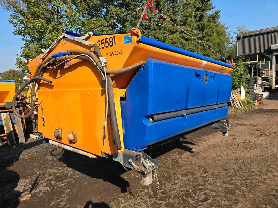 Schmidt Stratos Salzstreuer S44 4,4m3 für Unimog 405 U500 527 530 535 Aufbaustreuautomat Salzsilo Winterdienst Küpper-Weisser Epoke - Epandeur de sable: photos 4 Schmidt Stratos Salzstreuer S44 4,4m3 für Unimog 405 U500 527 530 535 Aufbaustreuautomat Salzsilo Winterdienst Küpper-Weisser Epoke - Epandeur de sable: photos 4
