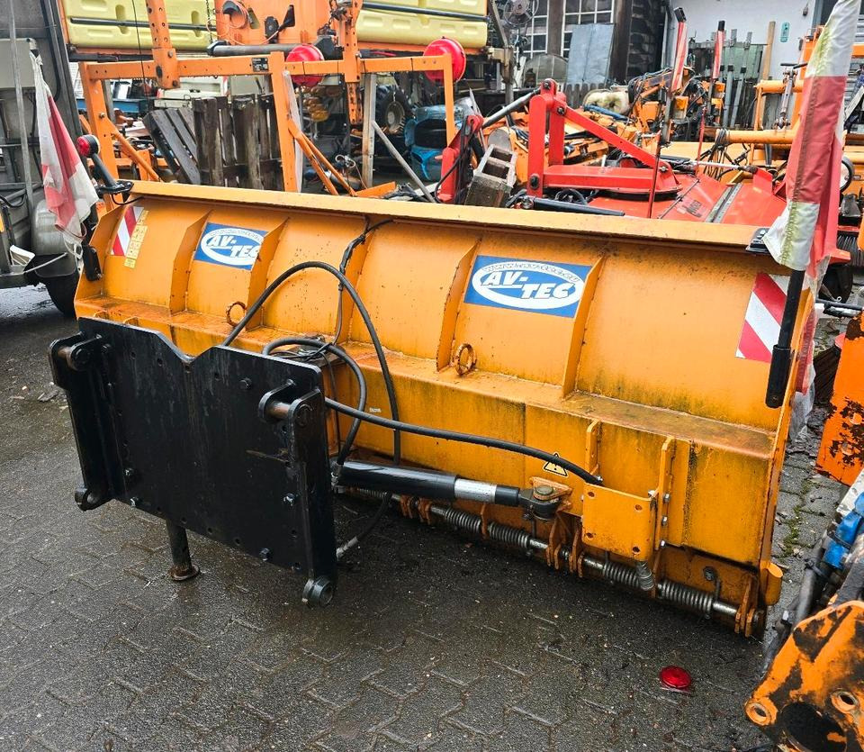 Schneepflug für Schaeff U. Yanmar Radlader Schneeschild Schneeschieber Schmidt Winterdienst - Lame à neige: photos 2 Schneepflug für Schaeff U. Yanmar Radlader Schneeschild Schneeschieber Schmidt Winterdienst - Lame à neige: photos 2