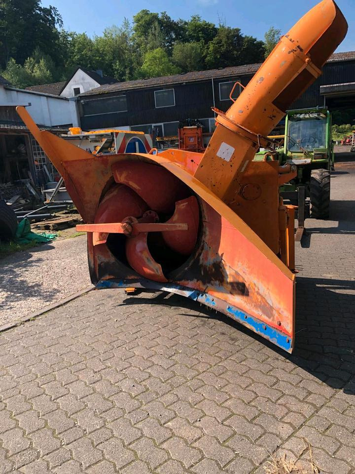 Schneeschleuder Beilhack HS 135 S Schneefräse Anbau- Schneeschleuder für Unimog 405 U300 U 400 500 405 423 430 530 318 527 427 327 - Souffleuse à neige: photos 1 Schneeschleuder Beilhack HS 135 S Schneefräse Anbau- Schneeschleuder für Unimog 405 U300 U 400 500 405 423 430 530 318 527 427 327 - Souffleuse à neige: photos 1
