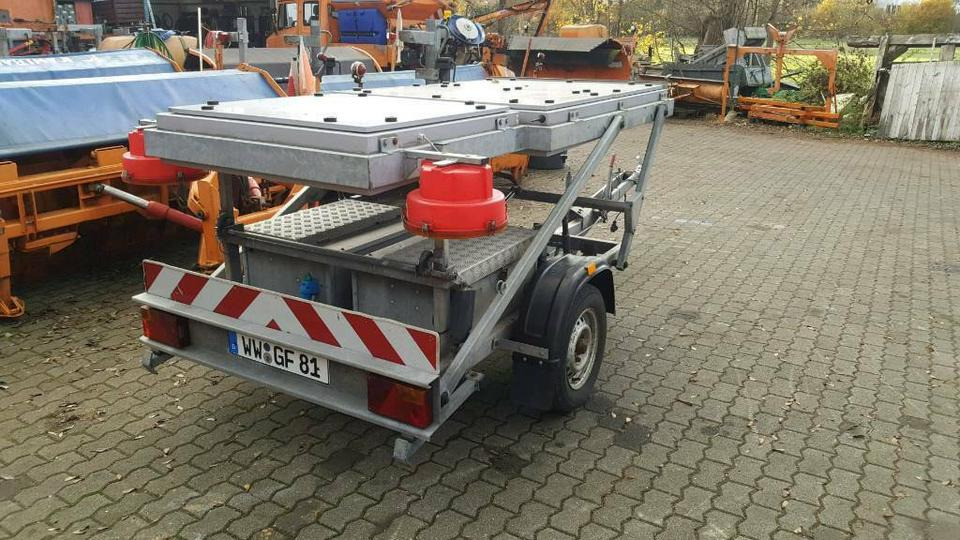 Trebbiner VWT E Verkehrsleittafel Verkehrsleitanhänger Nissen - Matériel de chantier, Remorque: photos 3 Trebbiner VWT E Verkehrsleittafel Verkehrsleitanhänger Nissen - Matériel de chantier, Remorque: photos 3