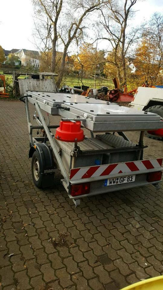 Trebbiner VWT E Verkehrsleittafel Verkehrsleitanhänger Nissen - Matériel de chantier, Remorque: photos 2 Trebbiner VWT E Verkehrsleittafel Verkehrsleitanhänger Nissen - Matériel de chantier, Remorque: photos 2