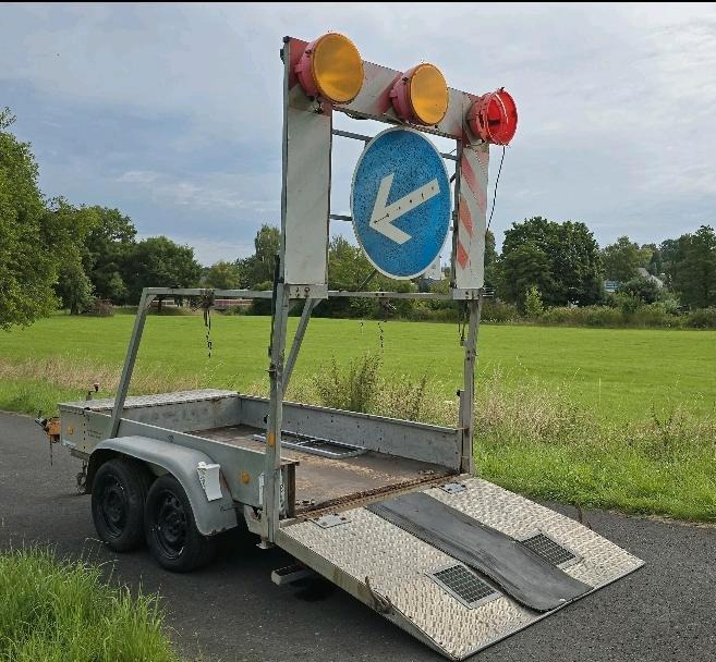 Matériel de chantier Trebbiner VZ 615 Absperrtafel FAT Nissen Horizont Verkehrsleittafel Verkehrsleitanhänger Verkehrssicherungsanhänger Leitanhänger: photos 11