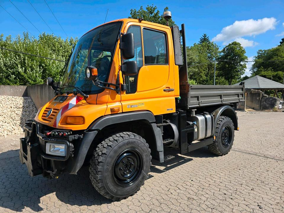 Unimog 405/10 U300 Bluetec 5 Mercedes-Benz U 300 290 400 500 UGE UGN Jotha Absetzkipper Absetzer - Engin de déneigement: photos 1 Unimog 405/10 U300 Bluetec 5 Mercedes-Benz U 300 290 400 500 UGE UGN Jotha Absetzkipper Absetzer - Engin de déneigement: photos 1