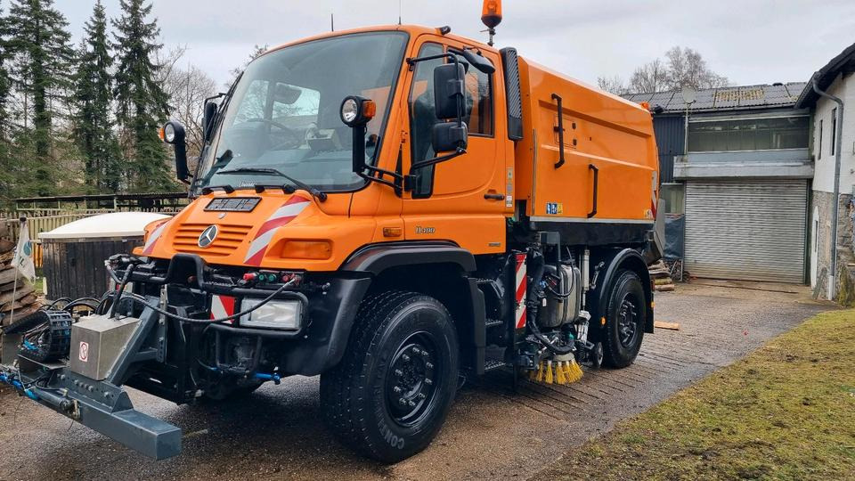 Unimog 9400km U400 405 Kehrmaschine SK 370 Schmidt Mercedes Benz Variopilot Kehraufbau Hydrostat 2011 Bluetec 5 - Balayeuse de voirie: photos 1 Unimog 9400km U400 405 Kehrmaschine SK 370 Schmidt Mercedes Benz Variopilot Kehraufbau Hydrostat 2011 Bluetec 5 - Balayeuse de voirie: photos 1