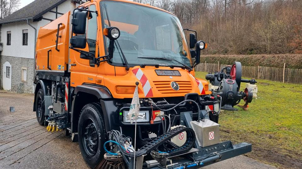 Unimog 9400km U400 405 Kehrmaschine SK 370 Schmidt Mercedes Benz Variopilot Kehraufbau Hydrostat 2011 Bluetec 5 - Balayeuse de voirie: photos 2 Unimog 9400km U400 405 Kehrmaschine SK 370 Schmidt Mercedes Benz Variopilot Kehraufbau Hydrostat 2011 Bluetec 5 - Balayeuse de voirie: photos 2