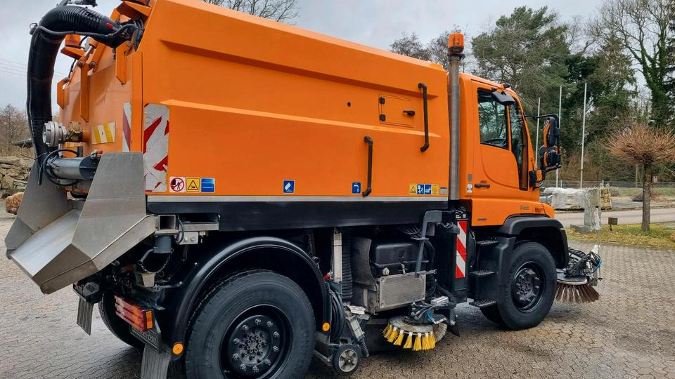Unimog Kehrmaschine U400 405 Mercedes-Benz Hydrostat Wechsellenkung Variopilot - Balayeuse de voirie: photos 5 Unimog Kehrmaschine U400 405 Mercedes-Benz Hydrostat Wechsellenkung Variopilot - Balayeuse de voirie: photos 5
