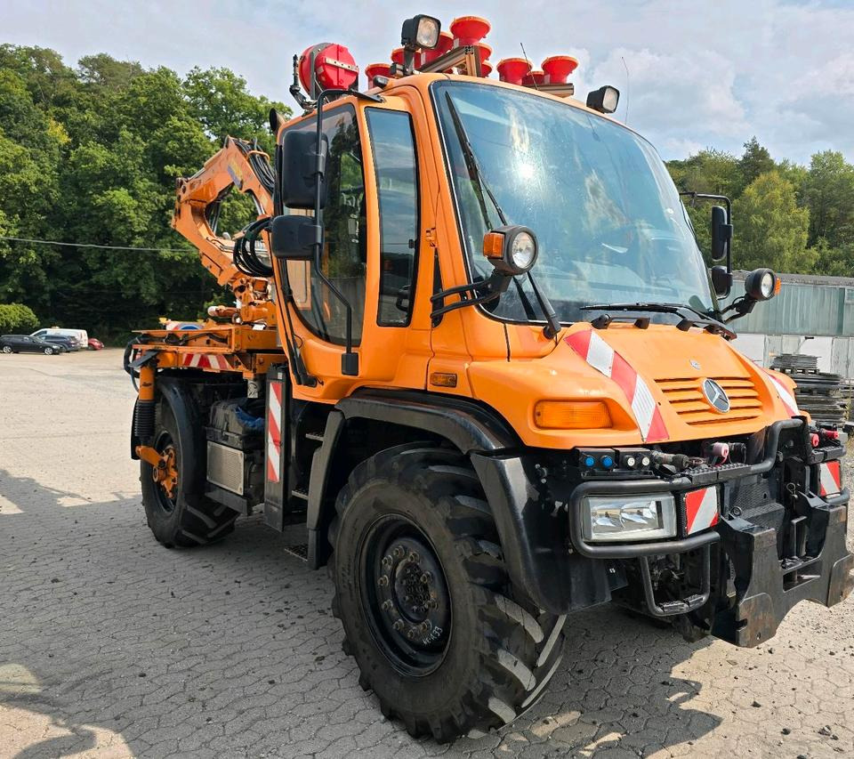 Unimog U400 6-Zylinder 2010 405/10 405/12 NKS-Z-UGN-43K Bluetec 5 Mercedes-Benz UGE UGN Mulag MHU 800 Mähausleger Böschungsmäher Böschungsmulcher Küpper-Weisser IMS Salzstreuer - Engin de déneigement: photos 2 Unimog U400 6-Zylinder 2010 405/10 405/12 NKS-Z-UGN-43K Bluetec 5 Mercedes-Benz UGE UGN Mulag MHU 800 Mähausleger Böschungsmäher Böschungsmulcher Küpper-Weisser IMS Salzstreuer - Engin de déneigement: photos 2