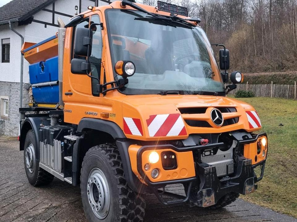 Zu vermieten Unimog 405 U423 Winterdienst Schmidt Salzstreuer 423 429 430 Mercedes Benz 318 527 Vermietung - Engin de déneigement: photos 1 Zu vermieten Unimog 405 U423 Winterdienst Schmidt Salzstreuer 423 429 430 Mercedes Benz 318 527 Vermietung - Engin de déneigement: photos 1