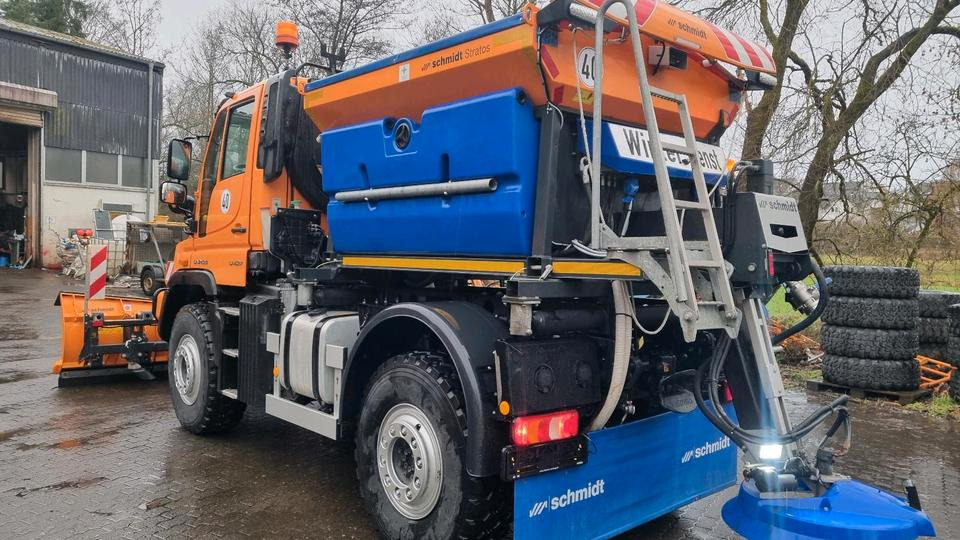 Zu vermieten Unimog 405 U427 Winterdienst Schmidt Salzstreuer 423 429 430 Mercedes Benz 318 527 Vermietung - Engin de déneigement: photos 2 Zu vermieten Unimog 405 U427 Winterdienst Schmidt Salzstreuer 423 429 430 Mercedes Benz 318 527 Vermietung - Engin de déneigement: photos 2