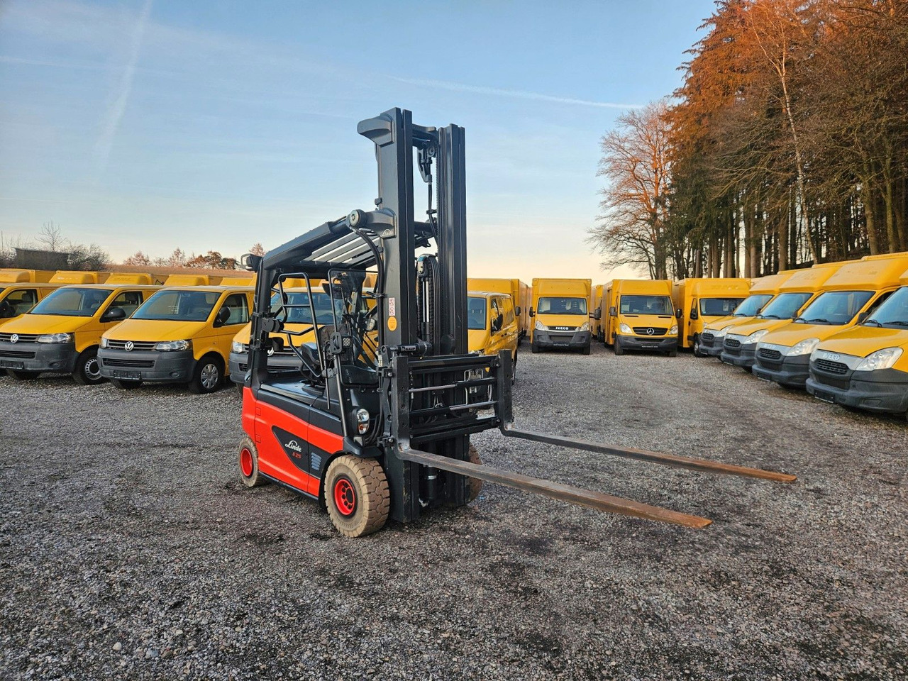 Linde E25 R Roadster , 6.880mm Hubhöhe, StVZO hydr. Zi - Chariot élévateur électrique: photos 4 Linde E25 R Roadster , 6.880mm Hubhöhe, StVZO hydr. Zi - Chariot élévateur électrique: photos 4