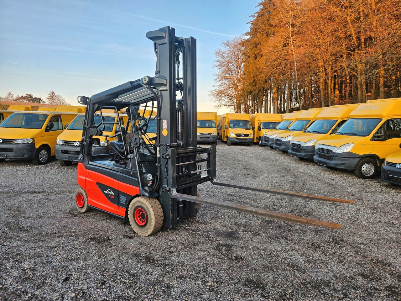 Linde E25 R Roadster , 6.880mm Hubhöhe, StVZO hydr. Zi - Chariot élévateur électrique: photos 1 Linde E25 R Roadster , 6.880mm Hubhöhe, StVZO hydr. Zi - Chariot élévateur électrique: photos 1
