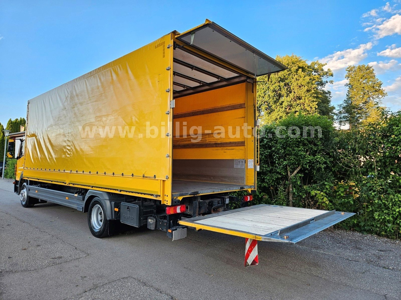 Mercedes-Benz Atego 1327 L * BREMS/SPUR-ASS*DIFF.*LBW*AHK*7.2m - Camion à rideaux coulissants: photos 1 Mercedes-Benz Atego 1327 L * BREMS/SPUR-ASS*DIFF.*LBW*AHK*7.2m - Camion à rideaux coulissants: photos 1