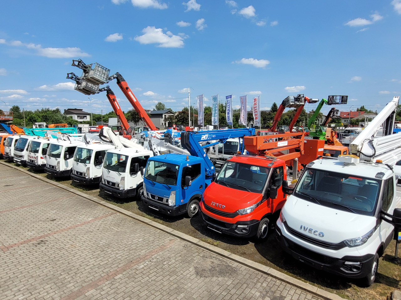 Nissan Cabstar NT400 podnośnik koszowy 18 m Oil&Steel Snake 189 bucket truck boom lift - Camion avec nacelle: photos 2 Nissan Cabstar NT400 podnośnik koszowy 18 m Oil&Steel Snake 189 bucket truck boom lift - Camion avec nacelle: photos 2