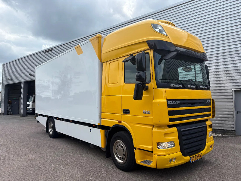 DAF XF 105.460 SUPER SPACE CAB / GEISOLEERDE OPBOUW / DHOLLANDIA 2500 kg / LOW KM - Camion fourgon: photos 1 DAF XF 105.460 SUPER SPACE CAB / GEISOLEERDE OPBOUW / DHOLLANDIA 2500 kg / LOW KM - Camion fourgon: photos 1