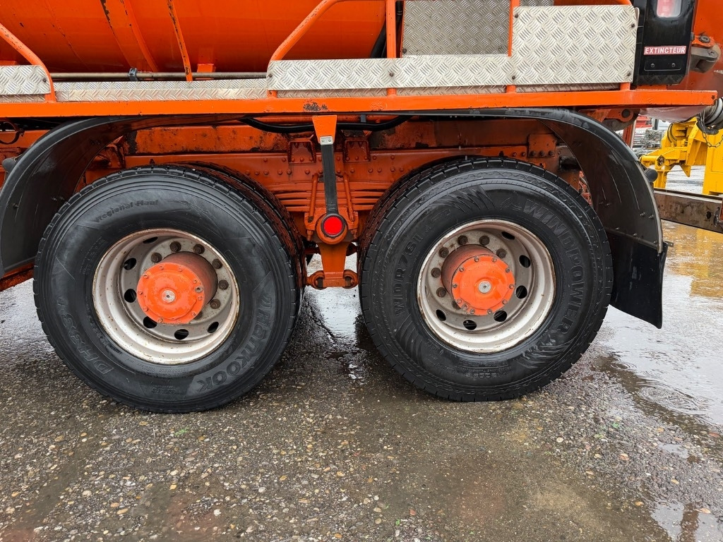 MAN 32.402 VF 8x4 - Camion hydrocureur: photos 2 MAN 32.402 VF 8x4 - Camion hydrocureur: photos 2