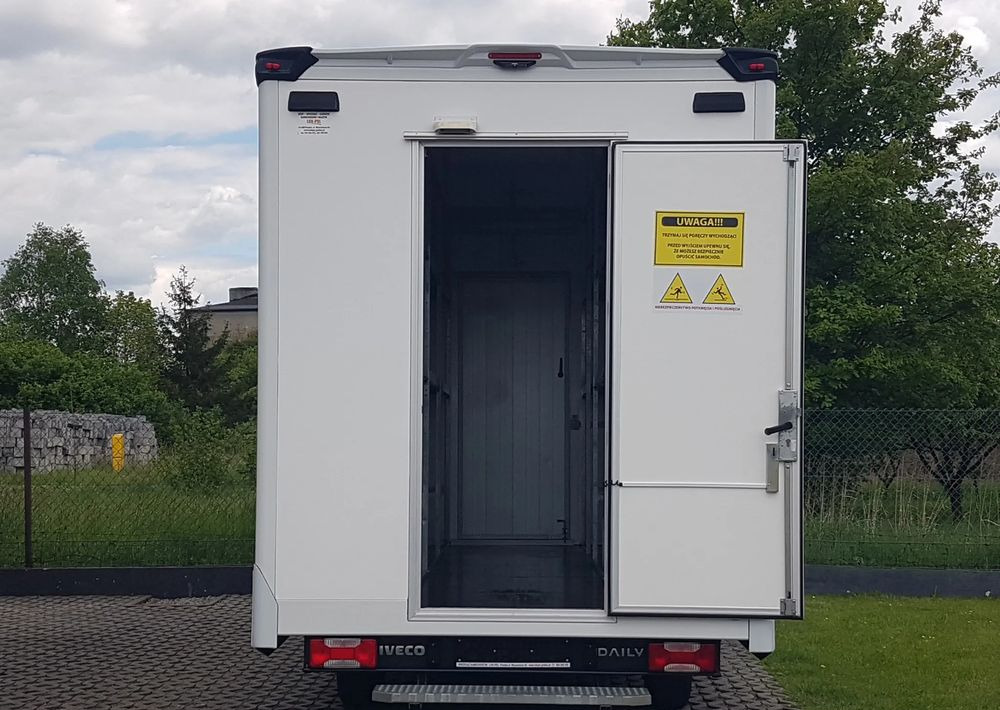 Iveco DAILY KONTENER NISKOPODŁOGOWY 4,43x2,23x2,42 SKLEP FOODTRUCK BAR KLIMA KONIOWÓZ KAMPER - Fourgon: photos 5 Iveco DAILY KONTENER NISKOPODŁOGOWY 4,43x2,23x2,42 SKLEP FOODTRUCK BAR KLIMA KONIOWÓZ KAMPER - Fourgon: photos 5