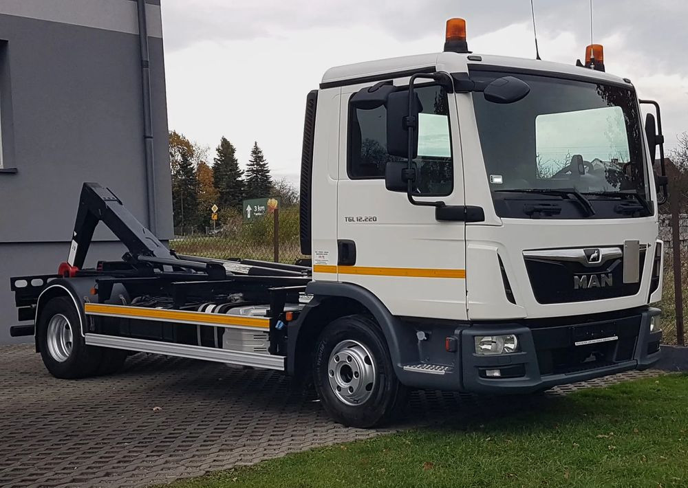 MAN TGL 12.220 HAKOWIEC 4x2 KLIMA HAKOWIEC DO KONTENERÓW - Camion ampliroll: photos 5 MAN TGL 12.220 HAKOWIEC 4x2 KLIMA HAKOWIEC DO KONTENERÓW - Camion ampliroll: photos 5
