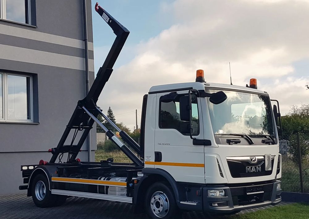 MAN TGL 12.220 HAKOWIEC 4x2 KLIMA - Camion ampliroll: photos 1 MAN TGL 12.220 HAKOWIEC 4x2 KLIMA - Camion ampliroll: photos 1