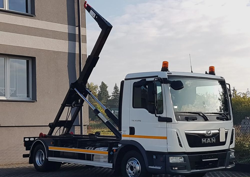MAN TGL 12.220 HAKOWIEC 4x2 KLIMA - Camion ampliroll: photos 1 MAN TGL 12.220 HAKOWIEC 4x2 KLIMA - Camion ampliroll: photos 1