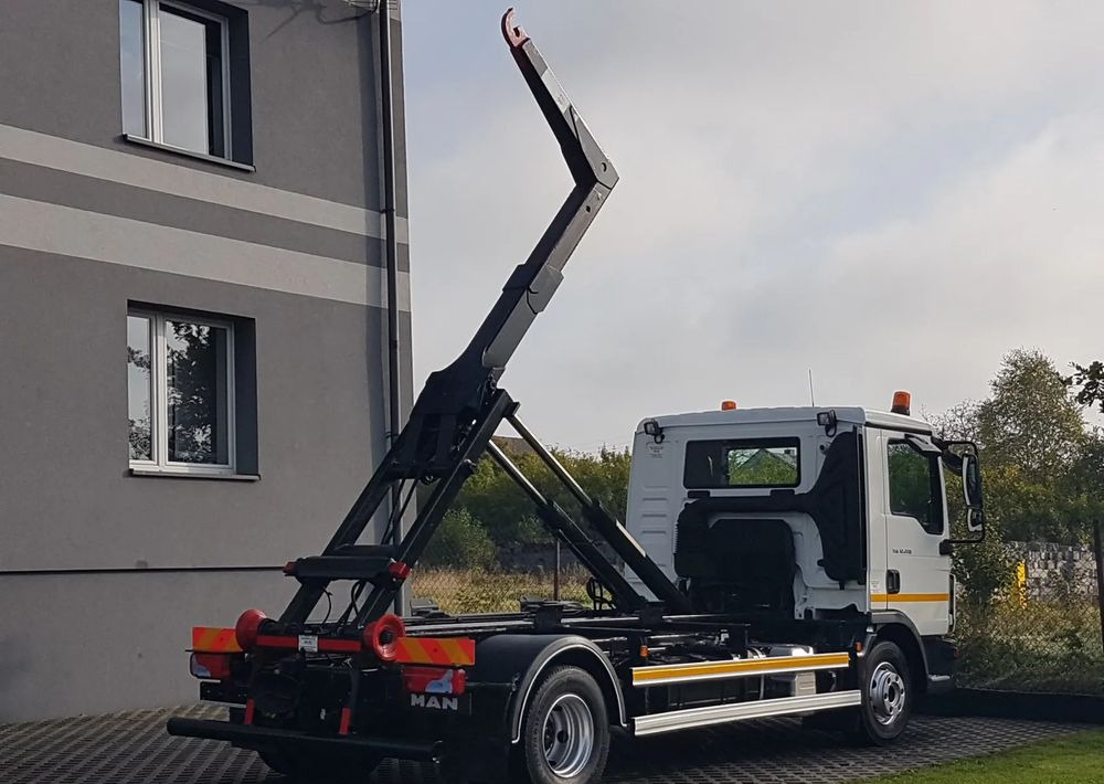 MAN TGL 12.220 HAKOWIEC 4x2 KLIMA - Camion ampliroll: photos 4 MAN TGL 12.220 HAKOWIEC 4x2 KLIMA - Camion ampliroll: photos 4