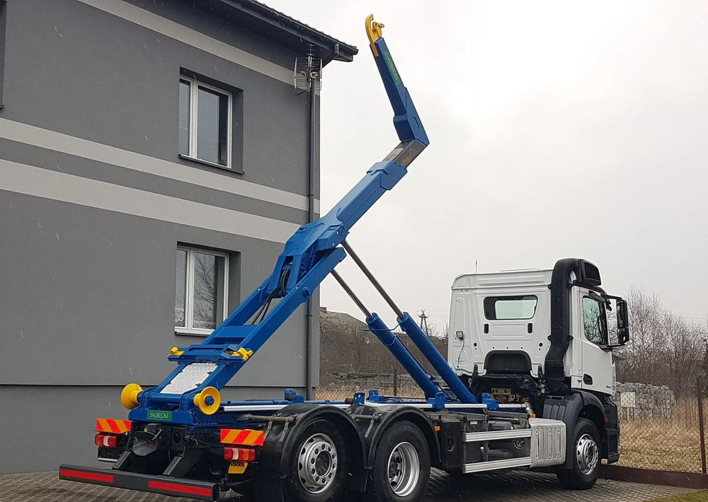 Mercedes-Benz ANTOS ACTROS HAKOWIEC 3 OSIE 6x2 KLIMA HAKOWIEC DO KONTENERÓW - Camion ampliroll: photos 4 Mercedes-Benz ANTOS ACTROS HAKOWIEC 3 OSIE 6x2 KLIMA HAKOWIEC DO KONTENERÓW - Camion ampliroll: photos 4
