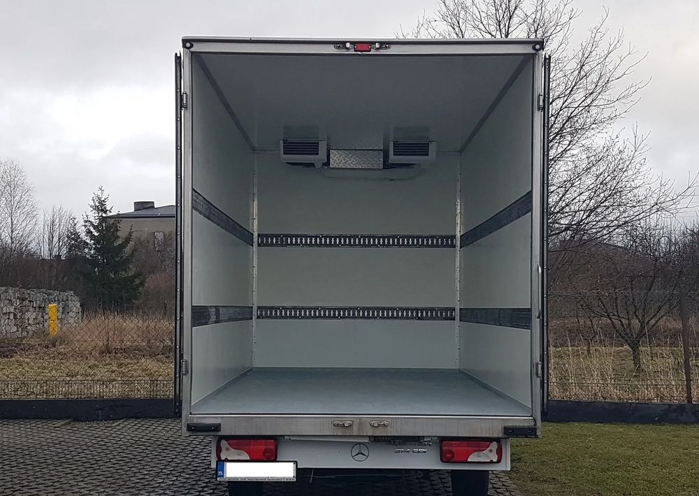 Mercedes-Benz Sprinter CHŁODNIA IZOTERMA 8EP AGREGAT ZANOTTI 4,22x2,15x2,30 KLIMA 314 CDI - Véhicule utilitaire frigorifique: photos 5 Mercedes-Benz Sprinter CHŁODNIA IZOTERMA 8EP AGREGAT ZANOTTI 4,22x2,15x2,30 KLIMA 314 CDI - Véhicule utilitaire frigorifique: photos 5