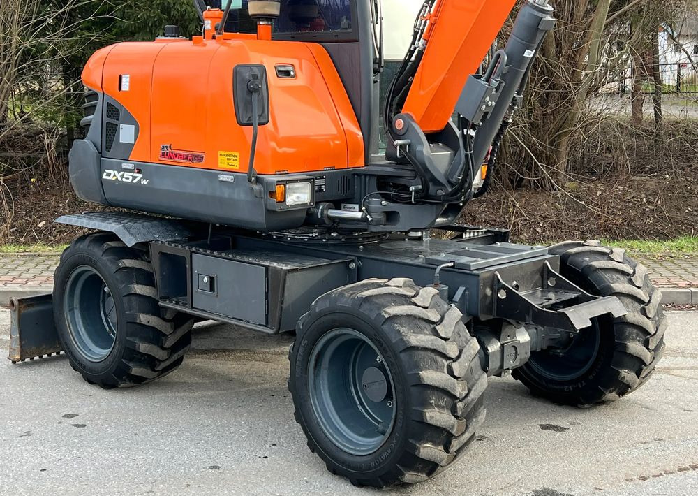 Doosan DOOSAN DX57W *ROTOTILT* 2200 Motogodzin JAK NOWA KOPARKA KOŁOWA STAN PERFEKCYJNY SPROWADZONA - Pelle sur pneus: photos 5 Doosan DOOSAN DX57W *ROTOTILT* 2200 Motogodzin JAK NOWA KOPARKA KOŁOWA STAN PERFEKCYJNY SPROWADZONA - Pelle sur pneus: photos 5