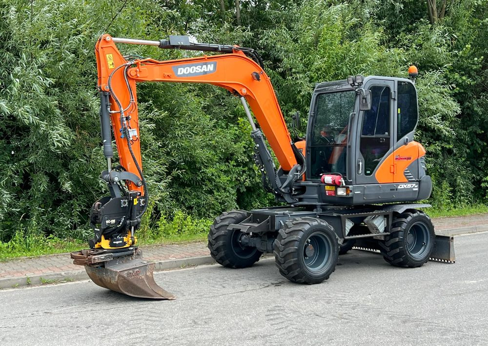 Pelle sur pneus Doosan DOOSAN DX57W *ROTOTILT* 2200 Motogodzin * Jak Nowa * Sprowadzona * Stan Perfekcyjny: photos 17