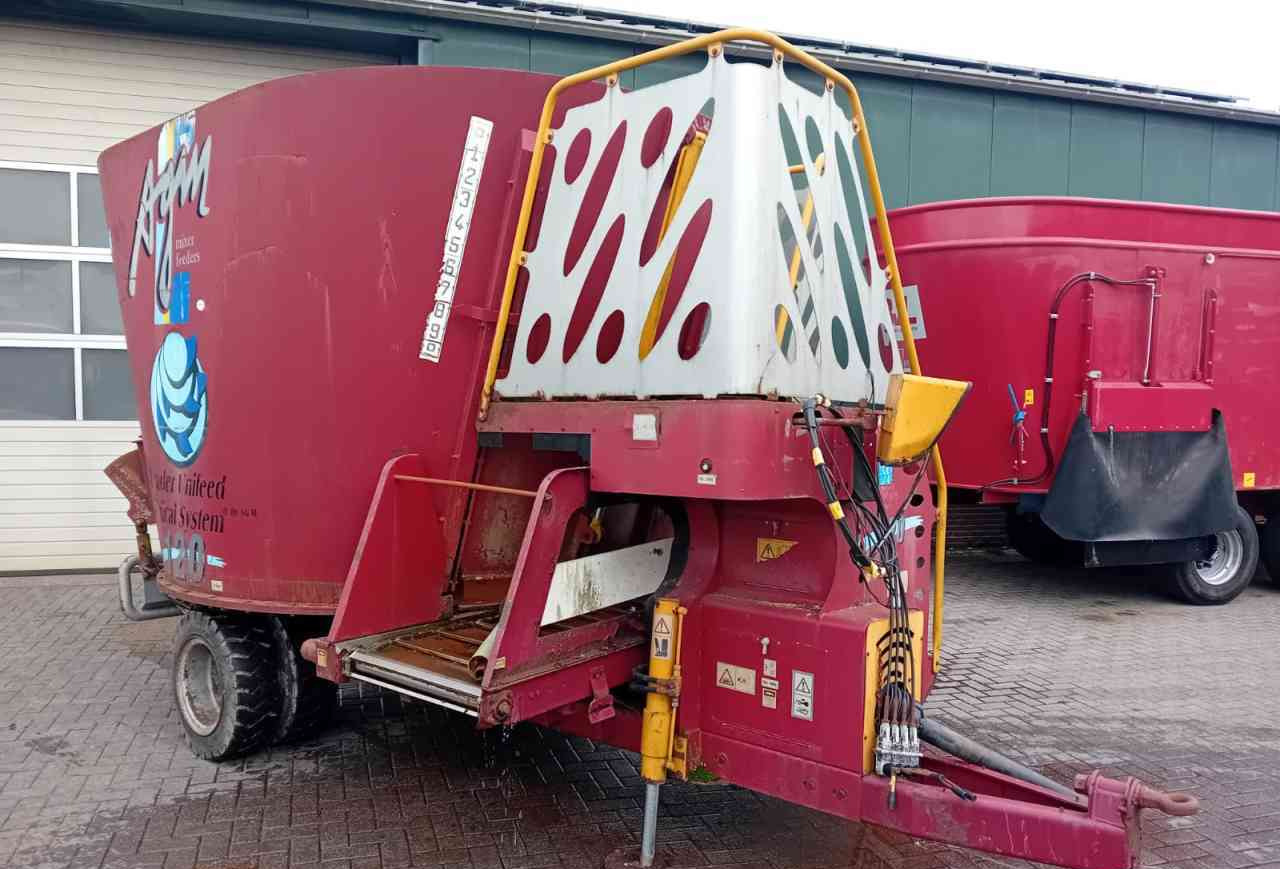 AGM W12 voermengwagen voermachines - Mélangeuse: photos 1 AGM W12 voermengwagen voermachines - Mélangeuse: photos 1