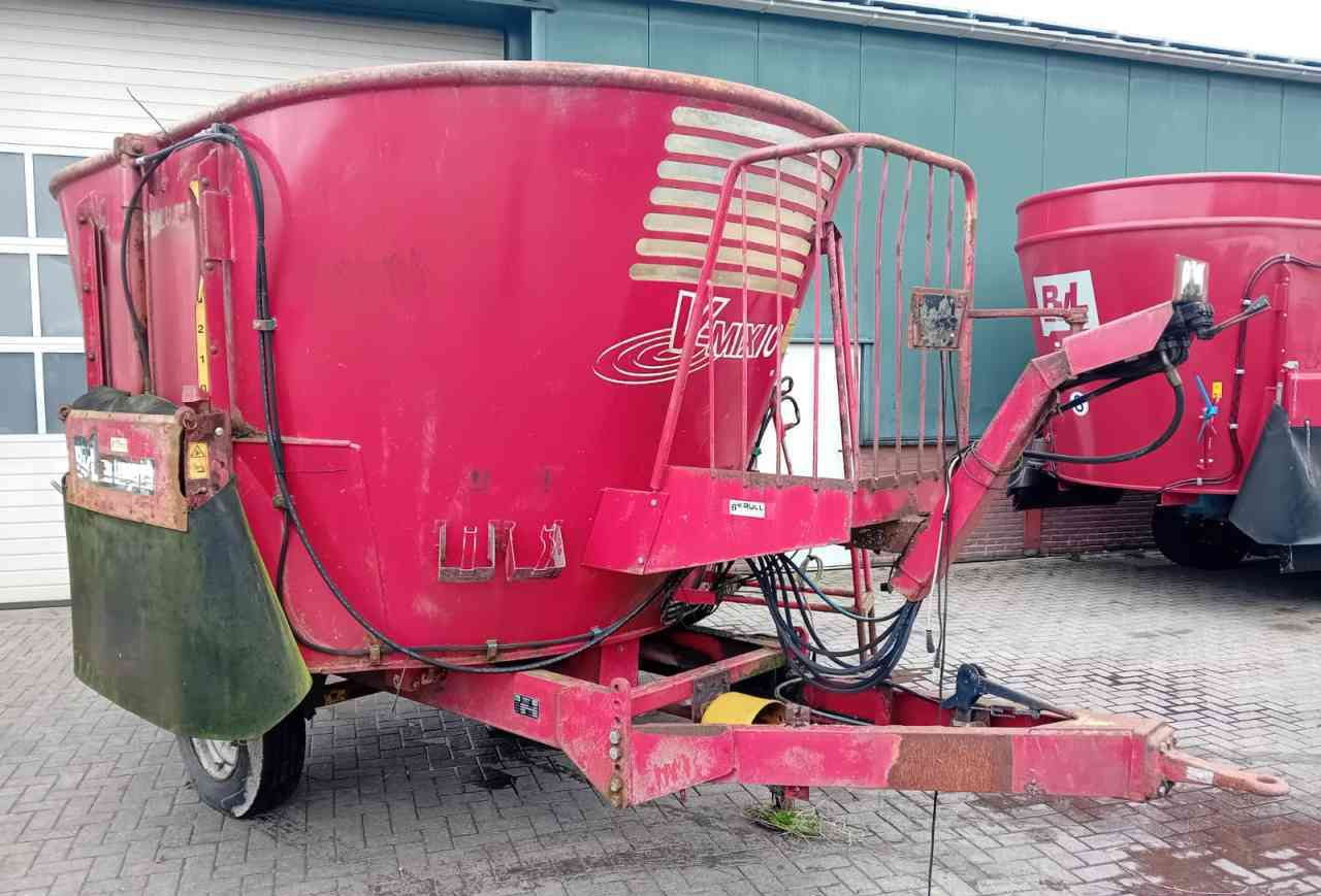 BVL V-Mix 10 voermengwagen - Mélangeuse: photos 2 BVL V-Mix 10 voermengwagen - Mélangeuse: photos 2