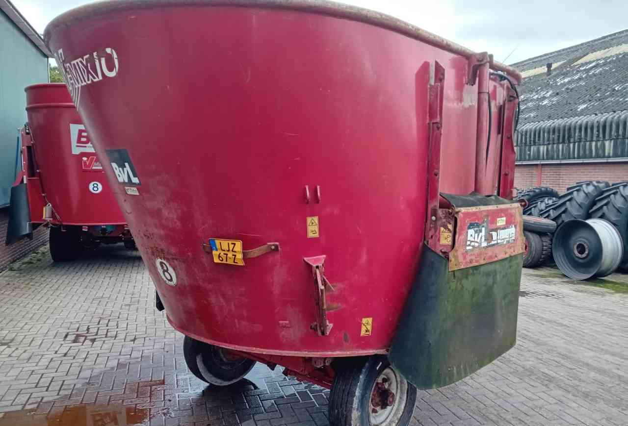 BVL V-Mix 10 voermengwagen - Mélangeuse: photos 3 BVL V-Mix 10 voermengwagen - Mélangeuse: photos 3