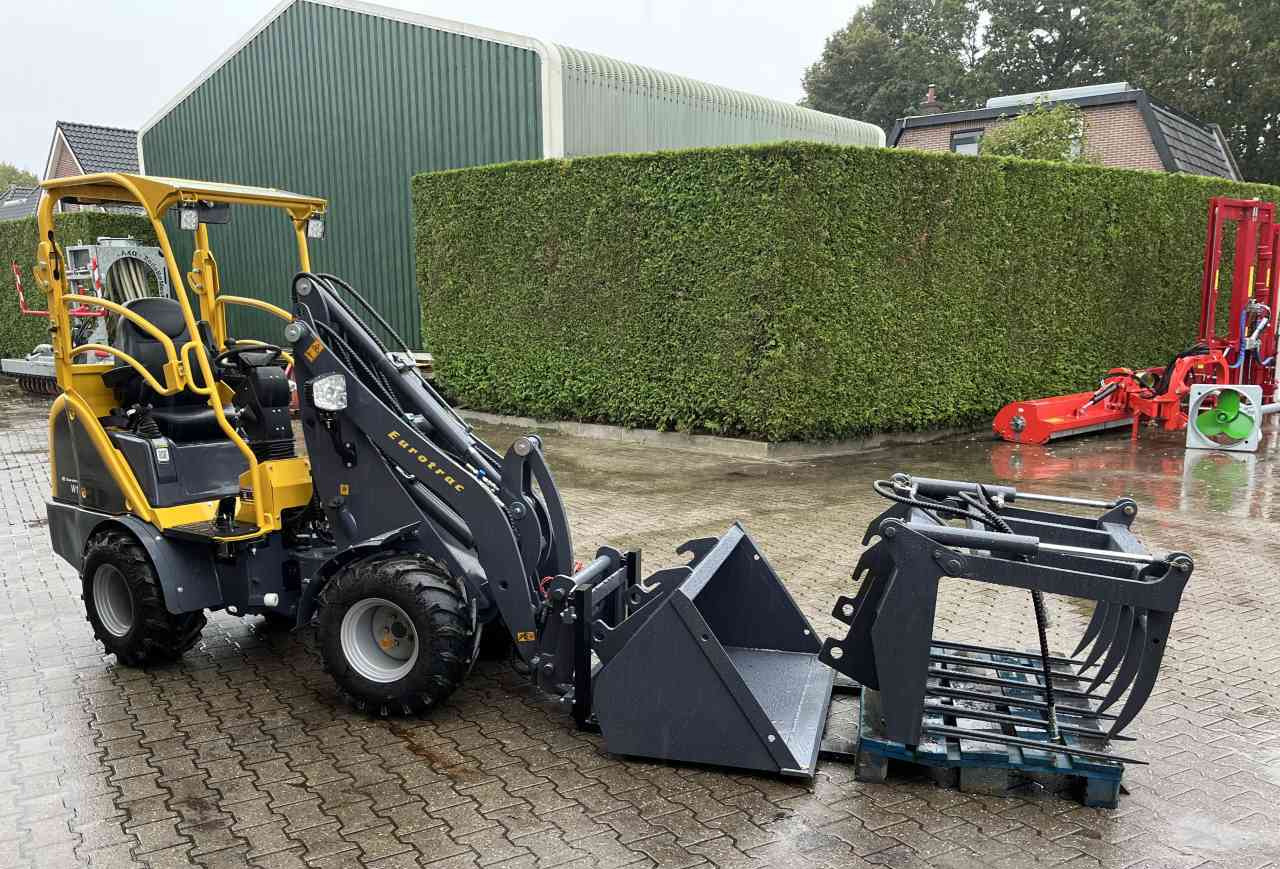 Eurotrac W11 minishovel - Chargeuse sur pneus: photos 5 Eurotrac W11 minishovel - Chargeuse sur pneus: photos 5