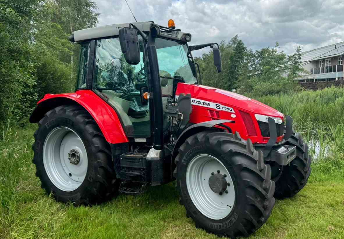 Massey Ferguson 5710S Dyna-4 Essential *Verkocht/sold* - Tracteur agricole: photos 5 Massey Ferguson 5710S Dyna-4 Essential *Verkocht/sold* - Tracteur agricole: photos 5