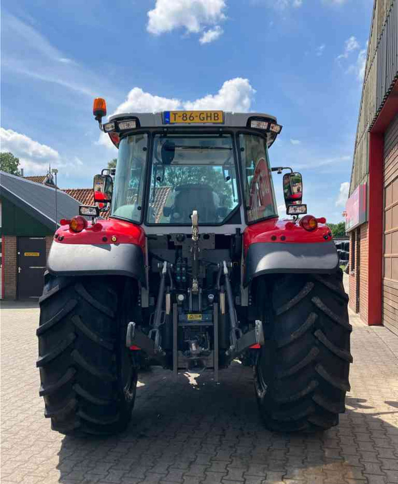 Massey Ferguson 5S.125 Dyna-4 Essential tractoren. - Tracteur agricole: photos 5 Massey Ferguson 5S.125 Dyna-4 Essential tractoren. - Tracteur agricole: photos 5
