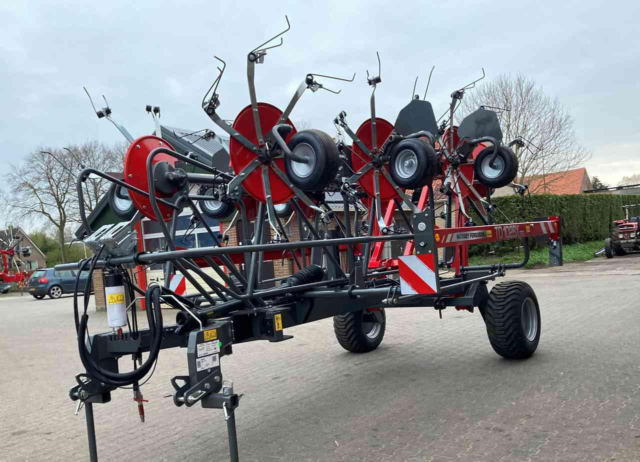 Massey Ferguson TD 1028X TRC Haaktandschudder Lely Lotus weidebouwmachines. - Faneuse: photos 2 Massey Ferguson TD 1028X TRC Haaktandschudder Lely Lotus weidebouwmachines. - Faneuse: photos 2
