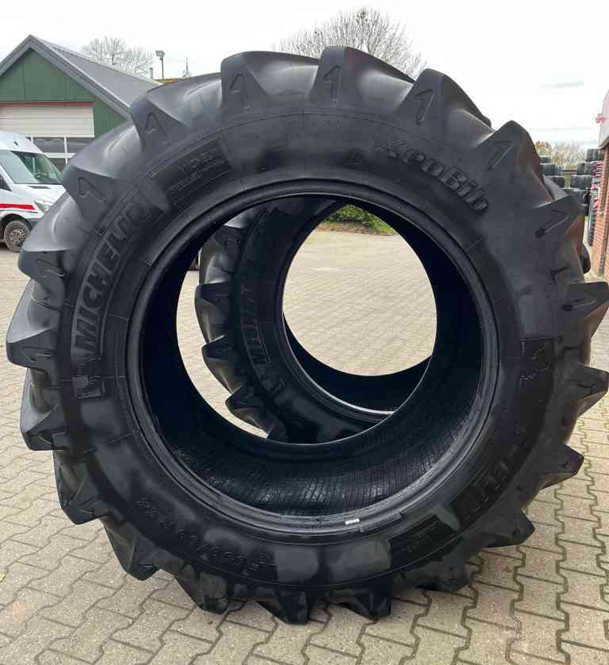Michelin Xeobib VF650/60R38 banden diversen - Pneus et jantes pour Machine agricole: photos 5 Michelin Xeobib VF650/60R38 banden diversen - Pneus et jantes pour Machine agricole: photos 5
