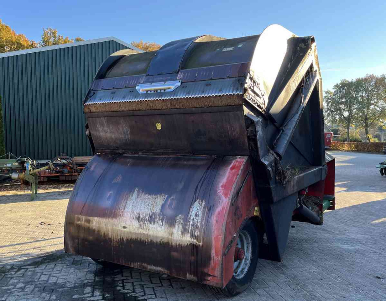 Trioliet Triomix 1200 zelfladende voermengwagen voermachines - Mélangeuse: photos 3 Trioliet Triomix 1200 zelfladende voermengwagen voermachines - Mélangeuse: photos 3