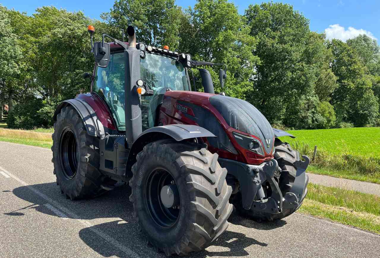 Valtra T234 Direct Tractoren - Tracteur agricole: photos 1 Valtra T234 Direct Tractoren - Tracteur agricole: photos 1